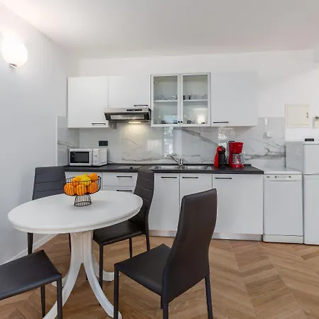 Malerisches Mit Mediterranem Garten - Nur 450 Meter Zum * פורץ