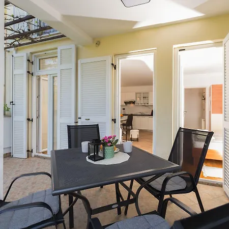 Malerisches Mit Mediterranem Garten - Nur 450 Meter Zum * Poreč