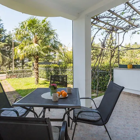 Malerisches Mit Mediterranem Garten - Nur 450 Meter Zum *