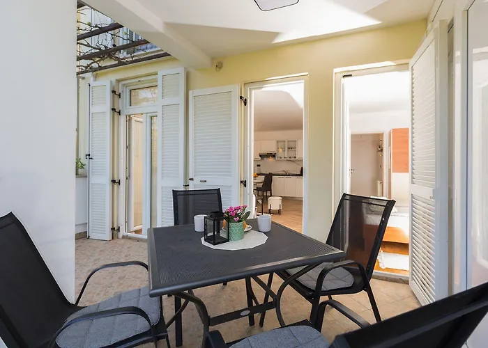 Malerisches Mit Mediterranem Garten - Nur 450 Meter Zum * Poreč